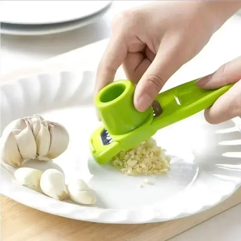 Mini Garlic Grinder - Creative Manual Press for Effortless Garlic Mashing - Essential Kitchen Gadget!