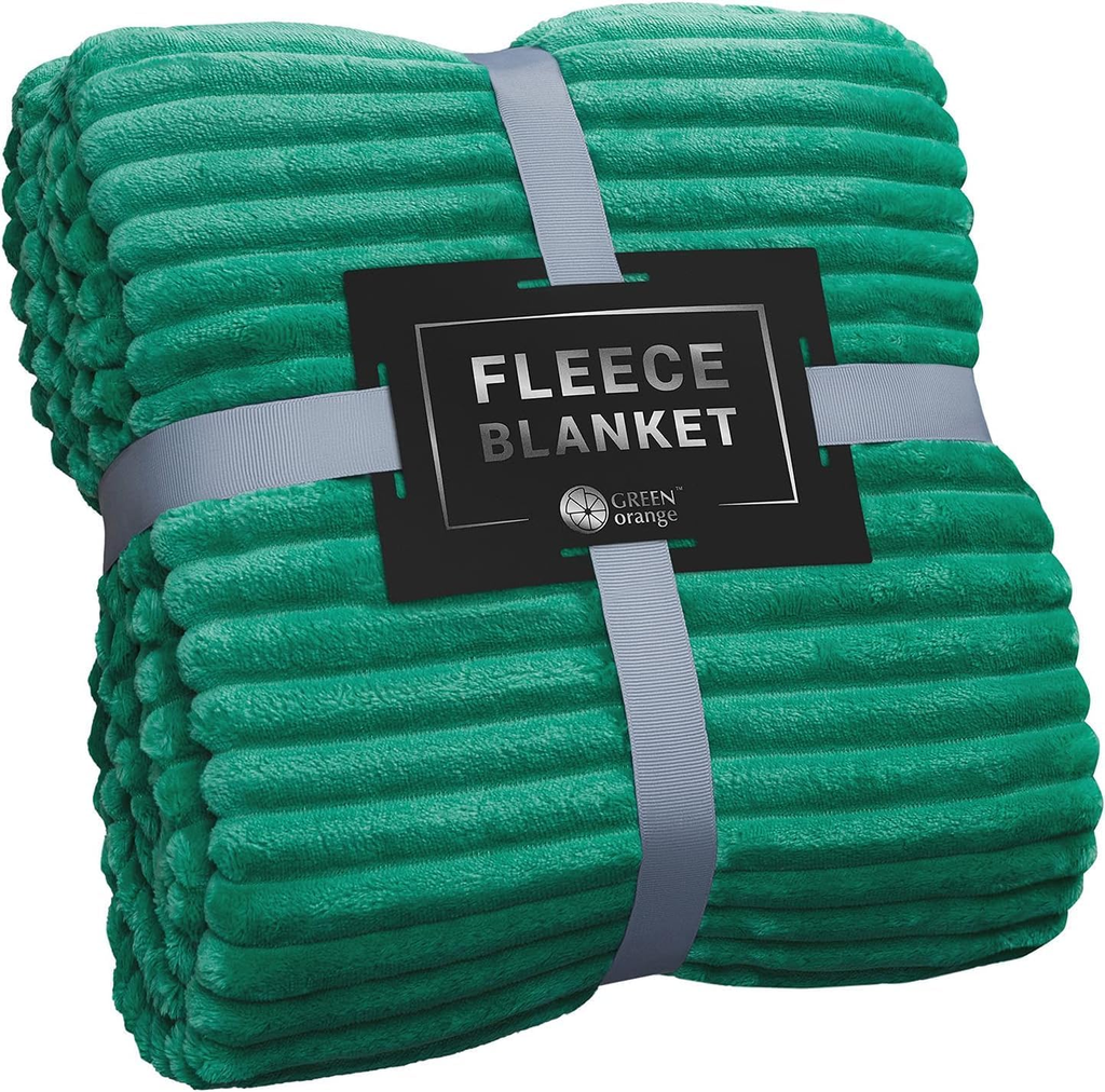 Luxurious Green Plush Throw Blanket – Cozy Soft Throw for Couch, Living Room & Bedroom